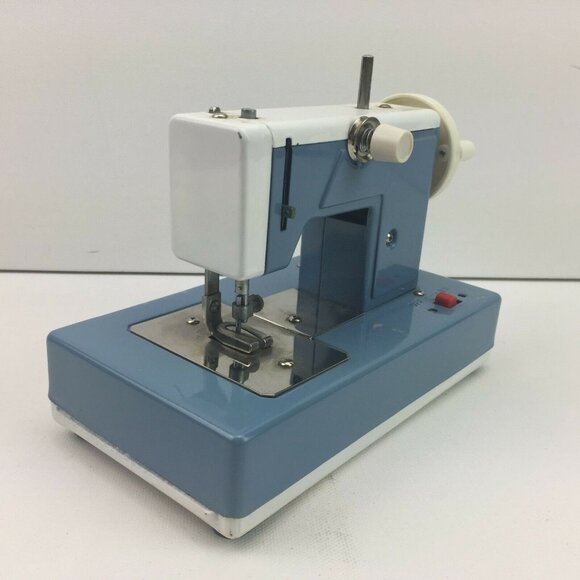 Vintage Miniature Toy Blue White Sewing Machine Hand Crank Battery Operated - Picture 3 of 12